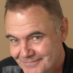 格倫·沙迪克斯 飾演 Mayor (voice)