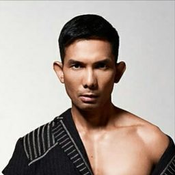 因地亞·赫蘭班 飾演 Debt Collector