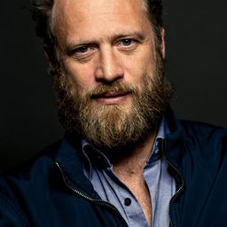 Jean-Luc Bubert 飾演 Mike