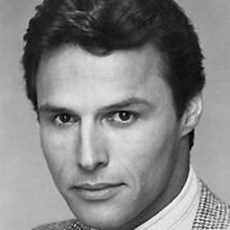 Michael Nader 飾演 Pike