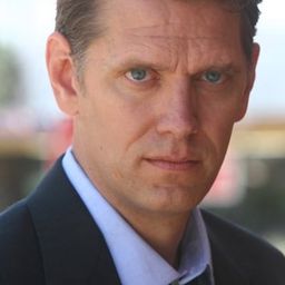 Christopher Atwood - 走佬決勝婚演員 飾演U.S. Marshal at Rodeo