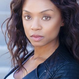 Tyra Colar 飾演 Jenny