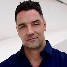 喬瑟夫·伊佐 飾演 Palace Goose / Sheep (voice)