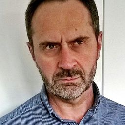 Marek Ślosarski 飾演 prezes