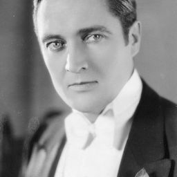 Edmund Lowe 飾演 Sir John Lasher / Dakin Barrolles