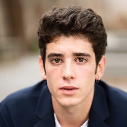 尼可拉·馬歐帕斯 - 阿瑪菲豔陽天演員 飾演Hans