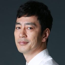 奧居 俊二 - 寄生獸演員 飾演Chinese Retaurant Owner