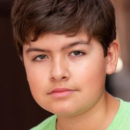 Kolton Lee 飾演 Corbin