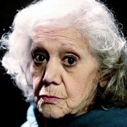 Pochi Ducasse 飾演 Old Fruits