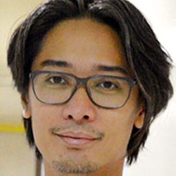 Karl Medina 飾演 Manny