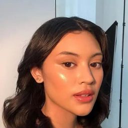 Naura Hakim 飾演 Lidya