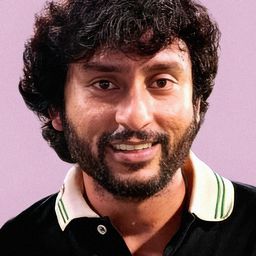 Balaji Patturaj 飾演 Dr. Illyaas Hussain