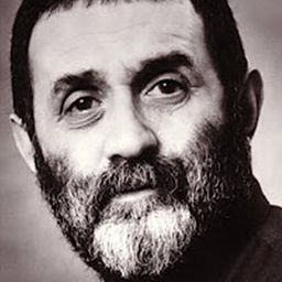 Renu Setna 飾演 Masood