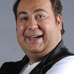 Burak Satibol 飾演 