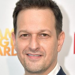 喬許·查理斯 - 春風化雨演員 飾演Knox Overstreet