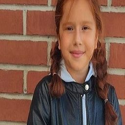 谷利札爾·尼薩·烏雷 飾演 Özlem