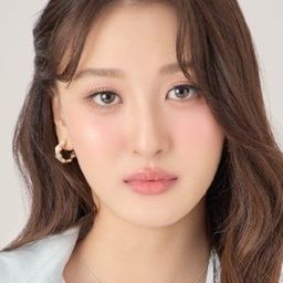 Benyapa Jeenprasom 飾演 O