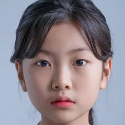 Lee Hyo Bi 飾演 8-year-old Seon-ji