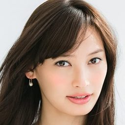 大政絢 飾演 Mayu Misono