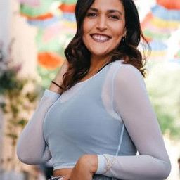 Noam Shuster-Eliassi 飾演 Self