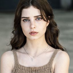 吉娜芙拉·弗朗切斯科尼 飾演 Sofia