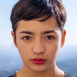 Tess Aubert 飾演 Dolores