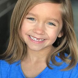 Skylar Olivia Flanagan - Every Other Holiday演員 飾演Ava