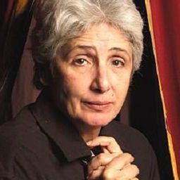 Juliana Carneiro da Cunha 飾演 Dona Lili