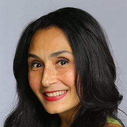 泰瑞莎·羅札加 飾演 Tita Annette