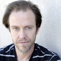 西恩·瓦蘭 飾演 Randy