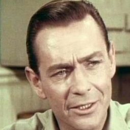 Robert Patten - 國際機場演員 飾演Captain Benson