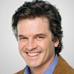 Steven Eckholdt 飾演 Chris Lallek