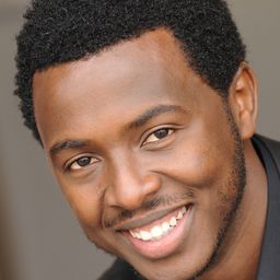 Kevin Ndege Mamboleo 飾演 Kalu