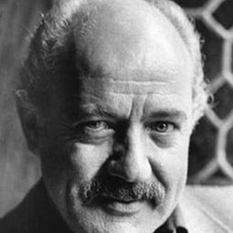 Jorge Rivera López - 英雄戰場演員 飾演Professor Leal