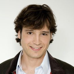 Christopher Parren 飾演 Mas