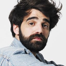 David Verdaguer 飾演 Serra