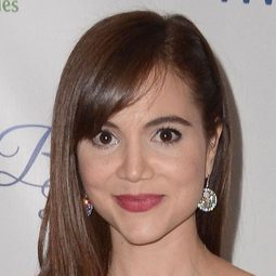 克莉絲汀娜瑞恩 飾演 Essi (voice)