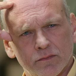 Sergey Grekov 飾演 