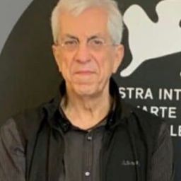 Mahmoud Behraznia 飾演 Yadollah