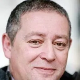 Rémy Roubakha 飾演 Simon-Edgar Finkel (voice)