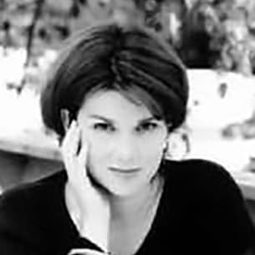 Scarlett Lubowski 飾演 