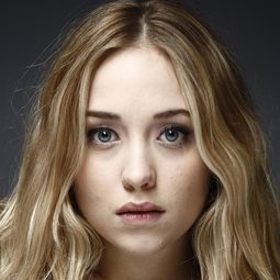 Lilly-Fleur Pointeaux - 墨菲定律演員 飾演Nina