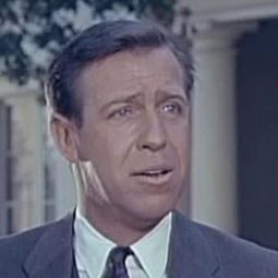 Gene Blakely 飾演 Merchant