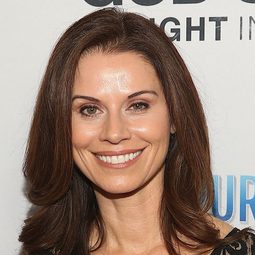 Jennifer Taylor - My Husband's Secret Brother演員 飾演Kat Connolly