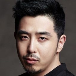 Jang Tae-seong 飾演 Depeartment Head Gu