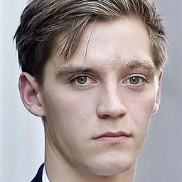 喬納斯·內 飾演 Stefan