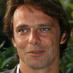 亞歷山卓·普雷齊歐西 飾演 René