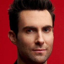 亞當·李維 飾演 Lead singer and rhythm guitar