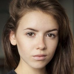 Lauren Coe 飾演 Kathleen O'Brien