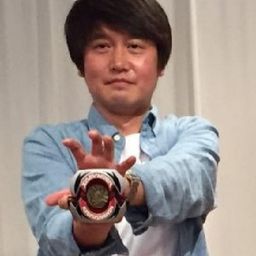 Hideki Fujiwara 飾演 